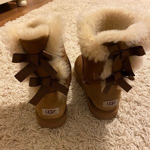 bailey bow ugg - size 8